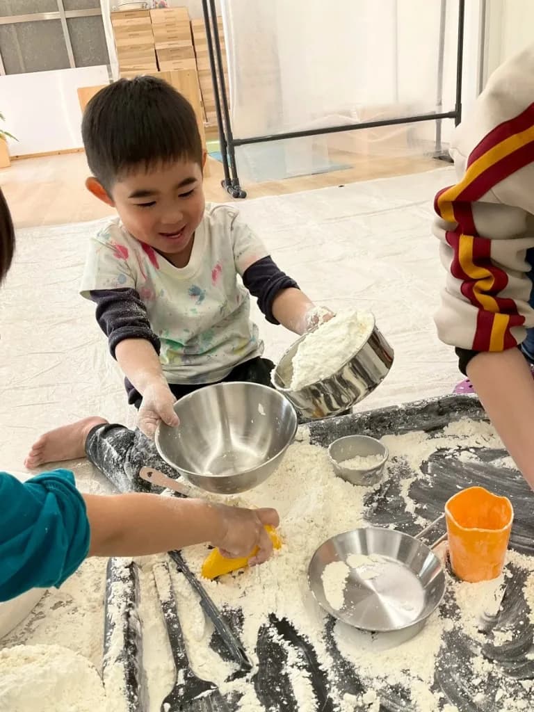 園での創作の様子